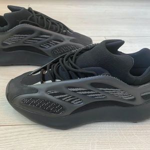 Yeezy 700 V3 "Dark Glow"